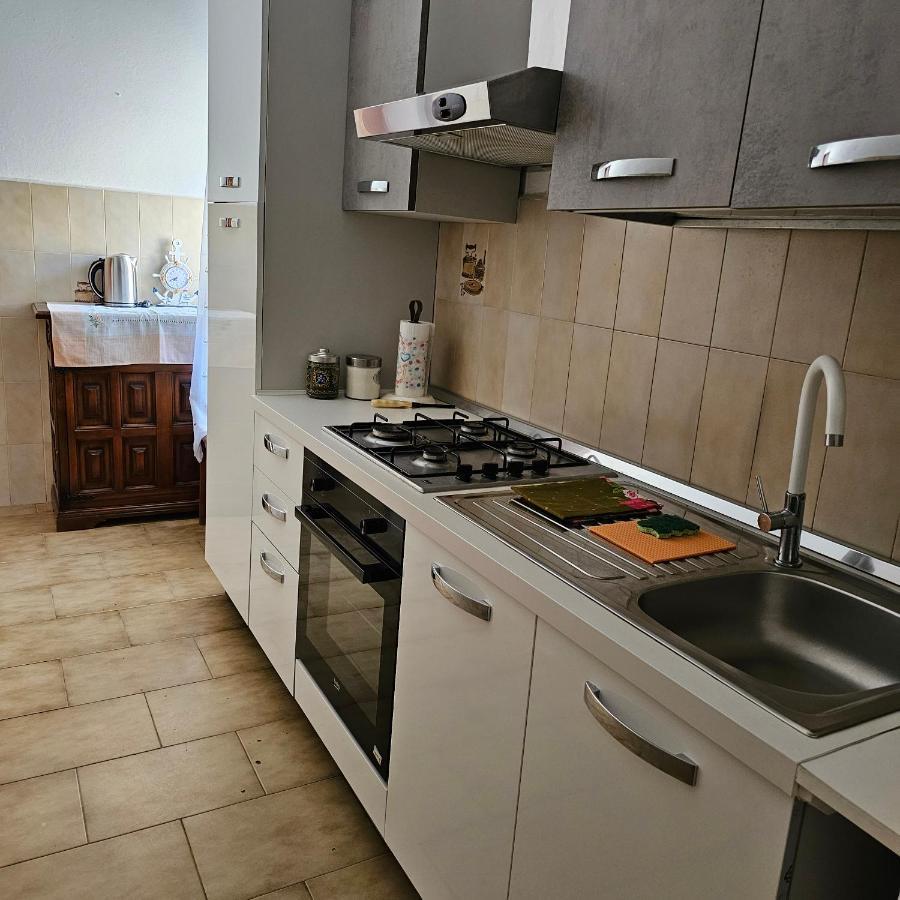 Appartamento A Telti Con Giardino Privato E Posto Auto Екстериор снимка
